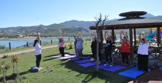 Tuncelide Anne Adayları Doğada, Yoga İle Doğuma Hazırlanıyor