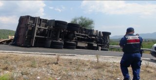 Virajı Alamayan Kamyonun Şoförü Öldü