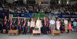 Eğitim Fakültesinde Mezuniyet Coşkusu