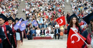 Meüde Tıp Öğrencilerinin Mezuniyet Coşkusu