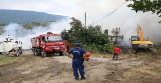 Köy Yangınında Soğutma Çalışmaları Sürüyor