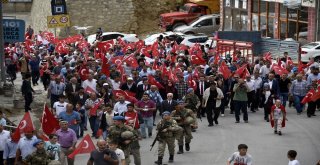 Kahramanlar Kürtünde Güllerle, Dualarla Karşılandı