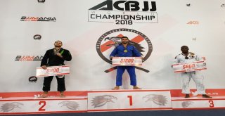 Yakın Doğu Üniversitesi Brazilian Jiu Jitsu Takımı Başantrenörü Dünya Şampiyonu