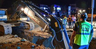 BAĞDAT CADDESİ'NDE SU BASKINI ÇİLESİNE SON