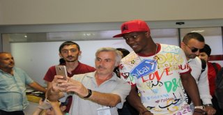 Trabzonsporun Yeni Transferi Nwakaeme Trabzona Geldi