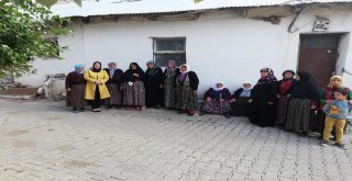 Kaymakam Kaya Köy Halkının Gönüllerini Almaya Devam Ediyor