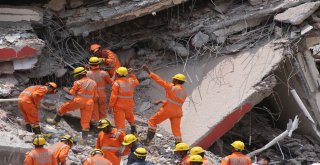 Hindistanda Çöken Binada Ölü Sayısı 9A Yükseldi