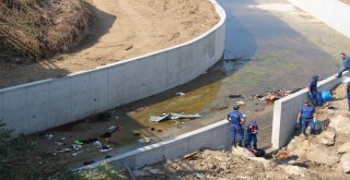 Göçmenleri Taşırken Kaza Yapan Kamyon Kaldırıldı