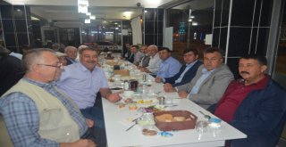 Ak Partiden Muhtarlara Yemek