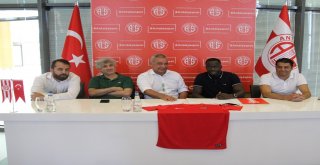 Antalyaspor, Aly Cissokho İle 3 Yıllık Sözleşme İmzaladı