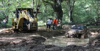 Off-Roadçıların Çamurla Mücadelesi Nefesleri Kesti