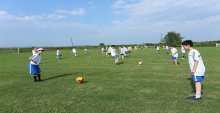 Serdivan Yaz Futbol Okulu Yeşil Sahalarda