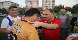 Isparta Valisi Gazilerle Futbol Maçı Yaptı