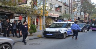 Polis Memuru Kavgayı Ayırırken Bacağından Bıçaklandı