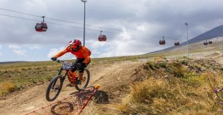 Erciyeste Uluslararası Downhill Bisikleti Kupası Düzenlendi