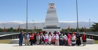 Gençler 15 Temmuz Şehitlerini Andı