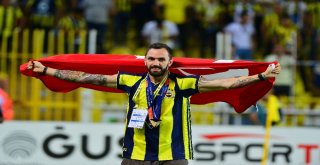 Fenerbahçede Ramil Guliyeve Plaket Verildi