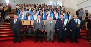 Kütahya Sağlık Bilimleri Üniversitesi Tıp Fakültesinde Mezuniyet Sevinci