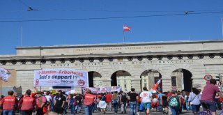 Avusturyada Aşırı Sağcı Hükümet Protesto Edildi