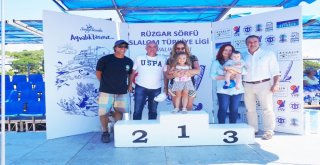 Ayvalıkta Düzenlenen Rüzgar Sörfü Slalom Ligi 1. Etabı Sona Erdi