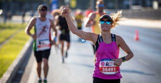 İzmir’de kurtuluş coşkusu maratonla taçlandı