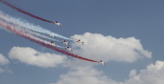 Türk Yıldızlarından Yalvaçta Nefes Kesen Gösteri