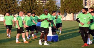 Akhisar Belediyespor Top Başı Yaptı