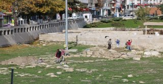 Çifte Minareli Medresedeki Geçitler Kazıyla Gün Yüzüne Çıkartıldı