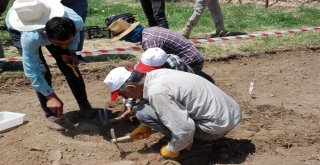 Bitlis Kalesinde 3 Yıl Aradan Sonra Kazı Çalışması