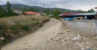 Sel Nedeniyle Bozulan Yollara Bakıma Alındı