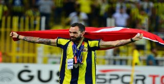 Fenerbahçede Ramil Guliyeve Plaket Verildi