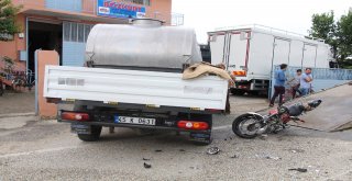 Kamyonet İle Motosiklet Çarpıştı: 2 Yaralı