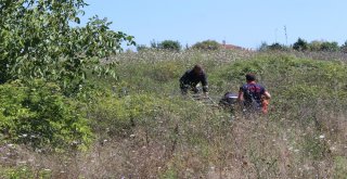 Hastane Yolunda Düştüğü Çukurda Mahsur Kalan Yaşlı Kadını İtfaiye Kurtardı