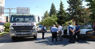 Beton Mikseri Otomobille Çarpıştı