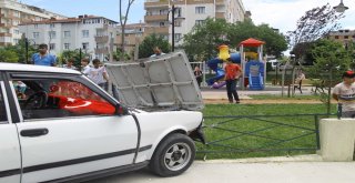 Hızını Alamadı Çocuk Parkına Girdi