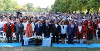 Mezuniyet Töreninde Kız Arkadaşına Evlenme Teklif Etti