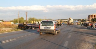 Otomobille Kamyonetin Çarpıştığı Kaza Güvenlik Kamerasında