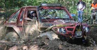 Off-Roadçıların Çamurla Mücadelesi Nefesleri Kesti