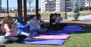 Tuncelide Anne Adayları Doğada, Yoga İle Doğuma Hazırlanıyor