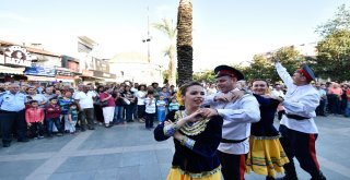 Festival Coşkusu Kale Kapısında