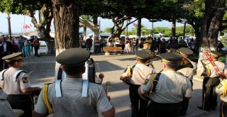 Kurtuluş Gününde Askeri Bando Takımından Halka Konser