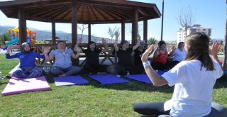 Tuncelide Anne Adayları Doğada, Yoga İle Doğuma Hazırlanıyor