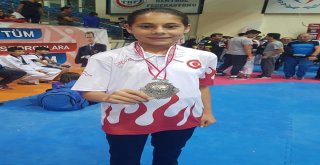 Fatma Arslan 2 Bin 600 Sporcunun Katıldığı Şampiyonada 2. Oldu