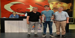 Muratpaşadan Başarılı Sporculara Ödül