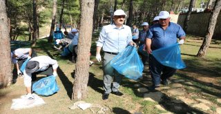 Başkan Okay Çevre Temizliği Yaptı