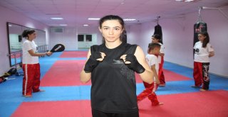 42 Madalyalı Kick Boks Kardeşliği