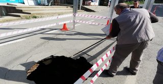 Adı Sellerle Gündeme Gelen Rizenin Muradiye Beldesinde Bu Kez Yol Çöktü