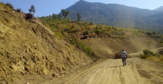 GÜNDOĞMUŞ'DA HEYELAN YAŞANAN YOL ONARILDI