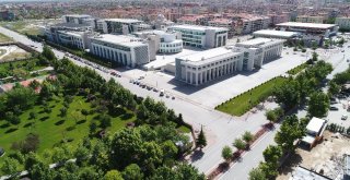 Kto Karatay Üniversitesi Yeni Öğrencilerini Bekliyor