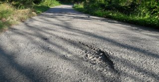 Köy Yolu Köstebek Yuvasına Döndü